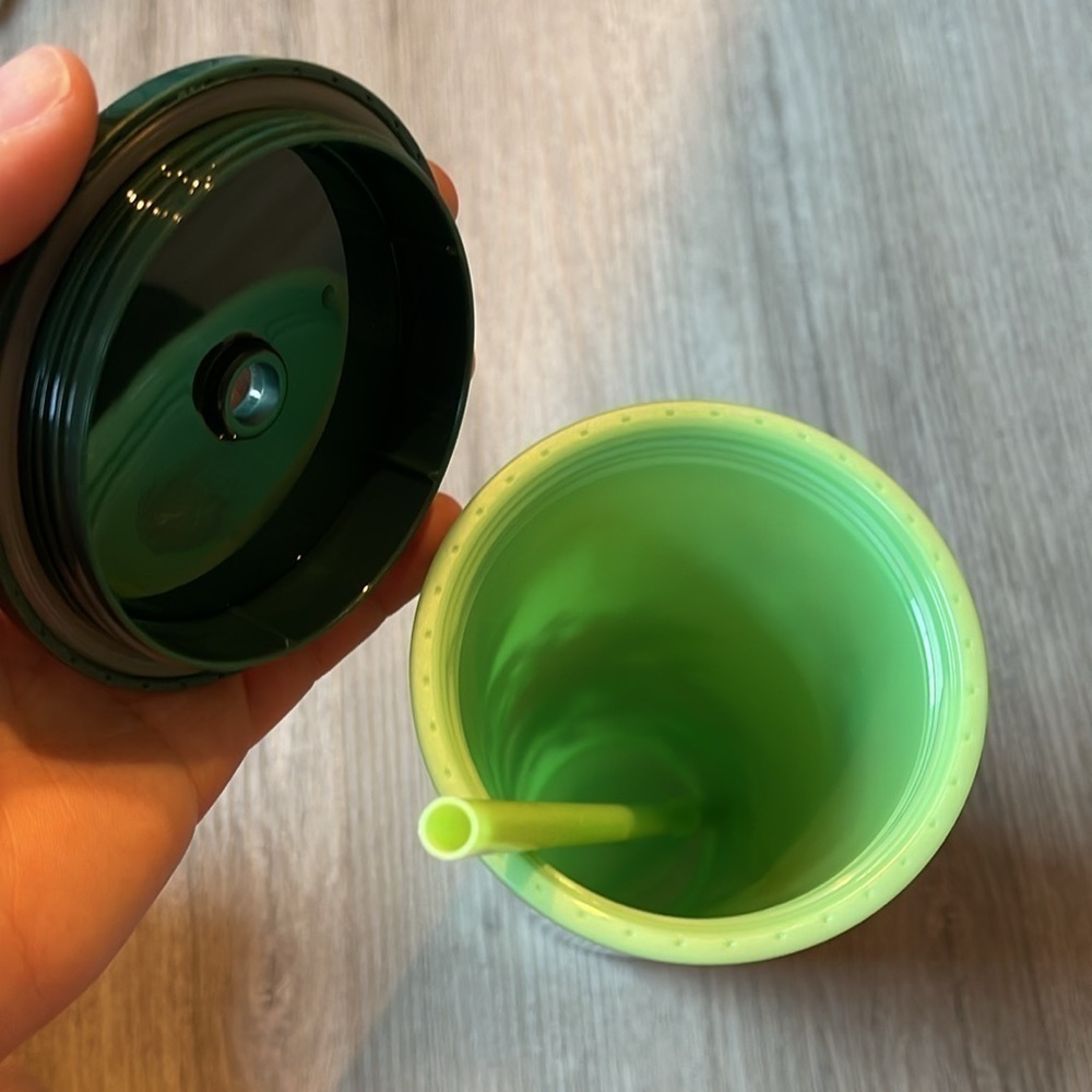 Starbucks Holiday Green floral color-changing venti Tumbler 2021 Reusable Venti - Picture 5 of 5